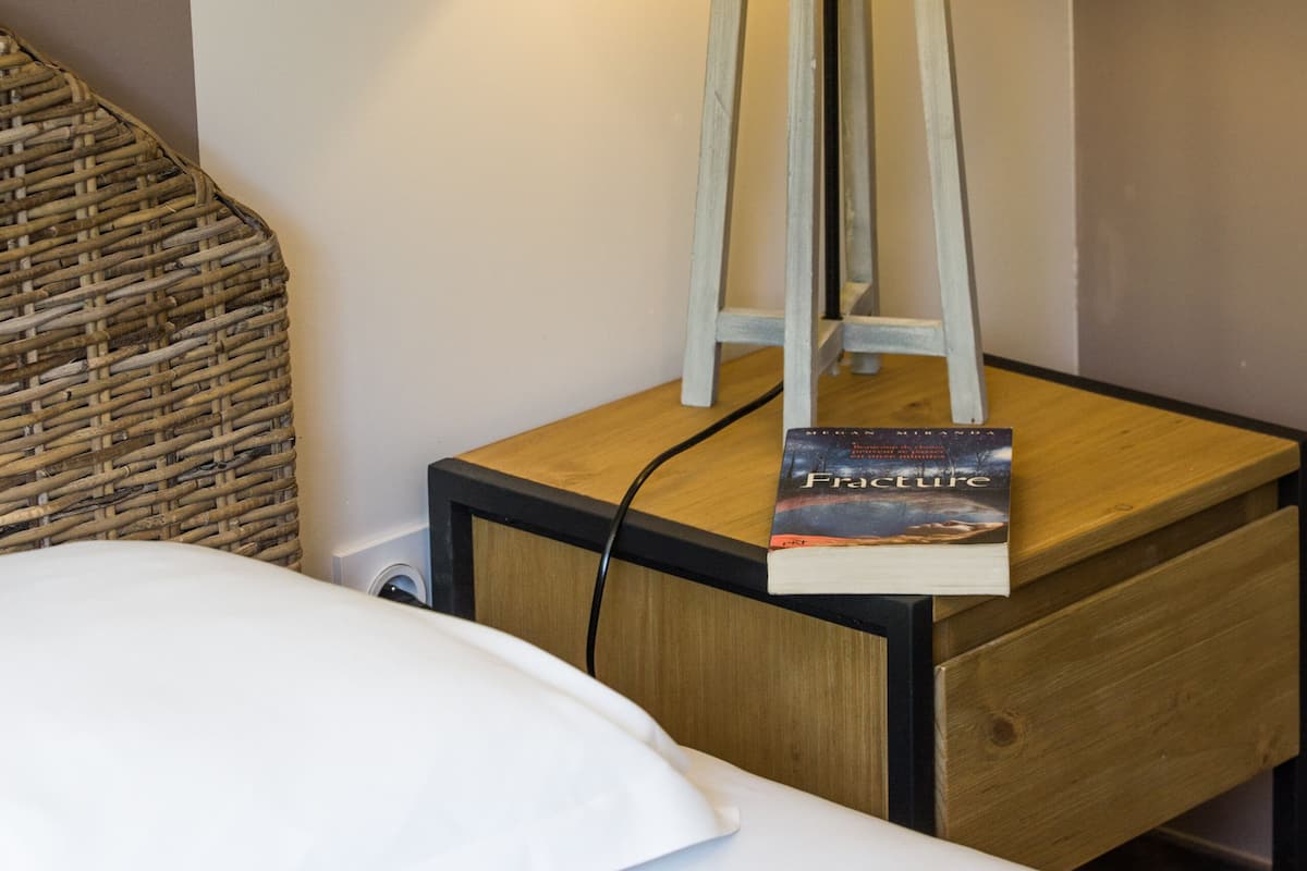 Standard Tek Büyük Yataklı Oda | Kaliteli yatak takımı, ücretsiz kablosuz İnternet