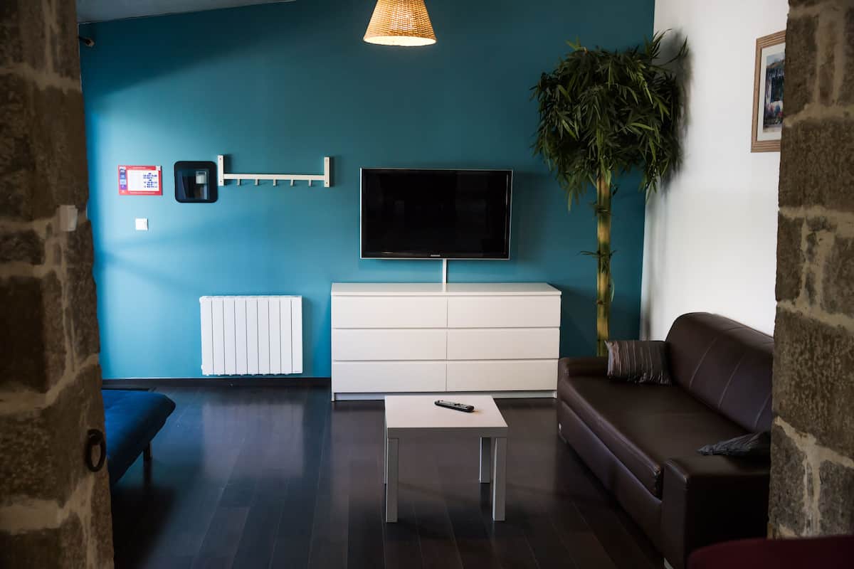 Comfort Apart Daire, Bahçe Manzaralı | Kaliteli yatak takımı, ücretsiz kablosuz İnternet