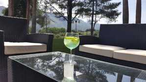 Bar junto a la piscina