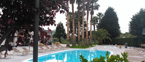 Seasonal outdoor pool, pool umbrellas, sun loungers