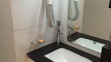 Ducha, secador de pelo, toallas