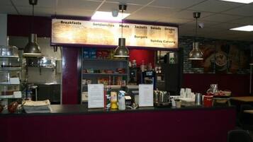 Kontinental frokost hver dag (GBP 7.80 per person)