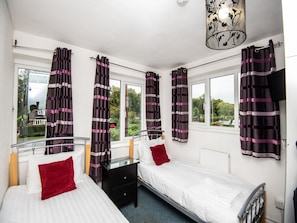 Individually furnished, iron/ironing board, free WiFi, bed sheets