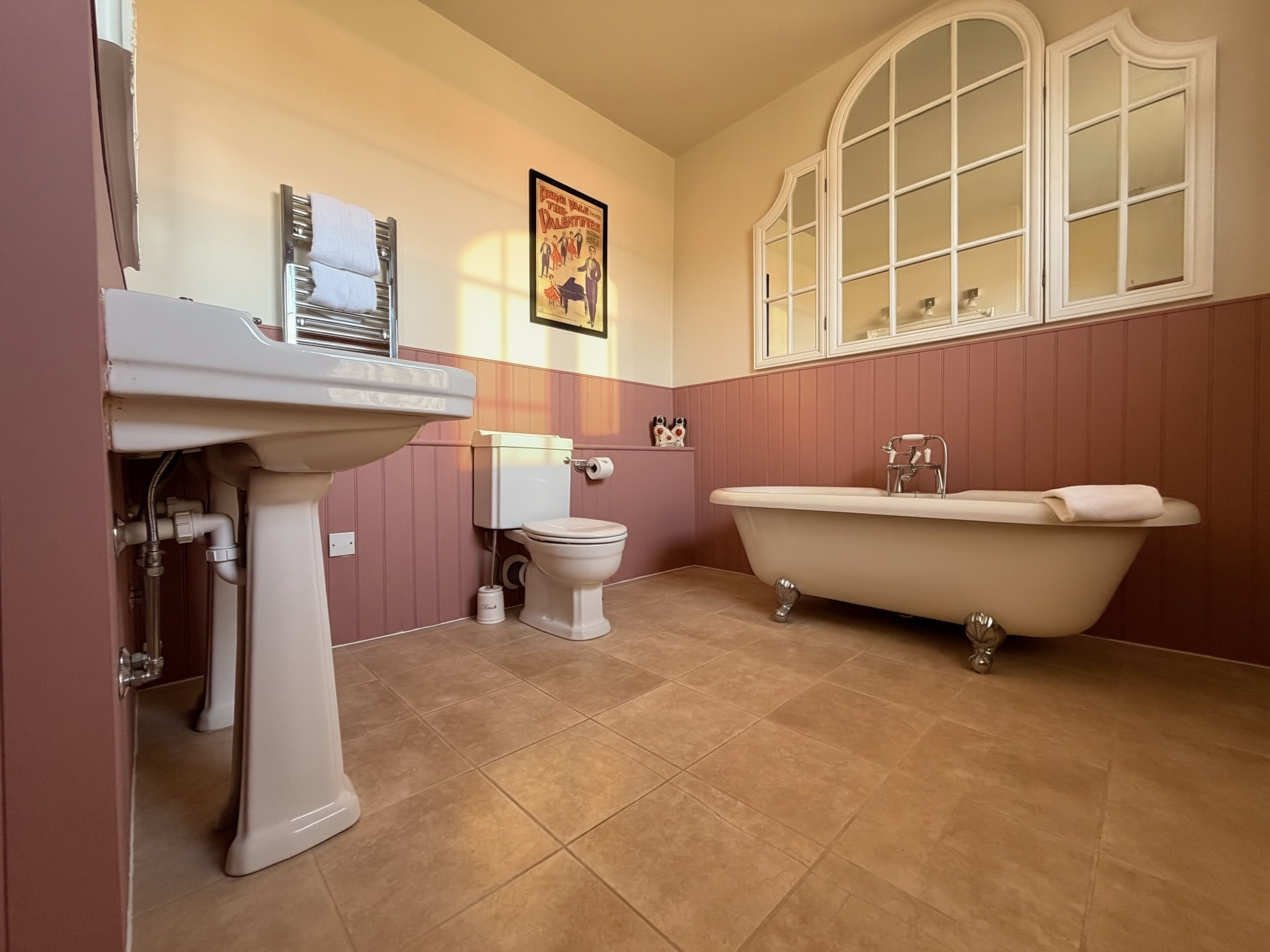 A bathroom with a toilet, sink, and bathtub.