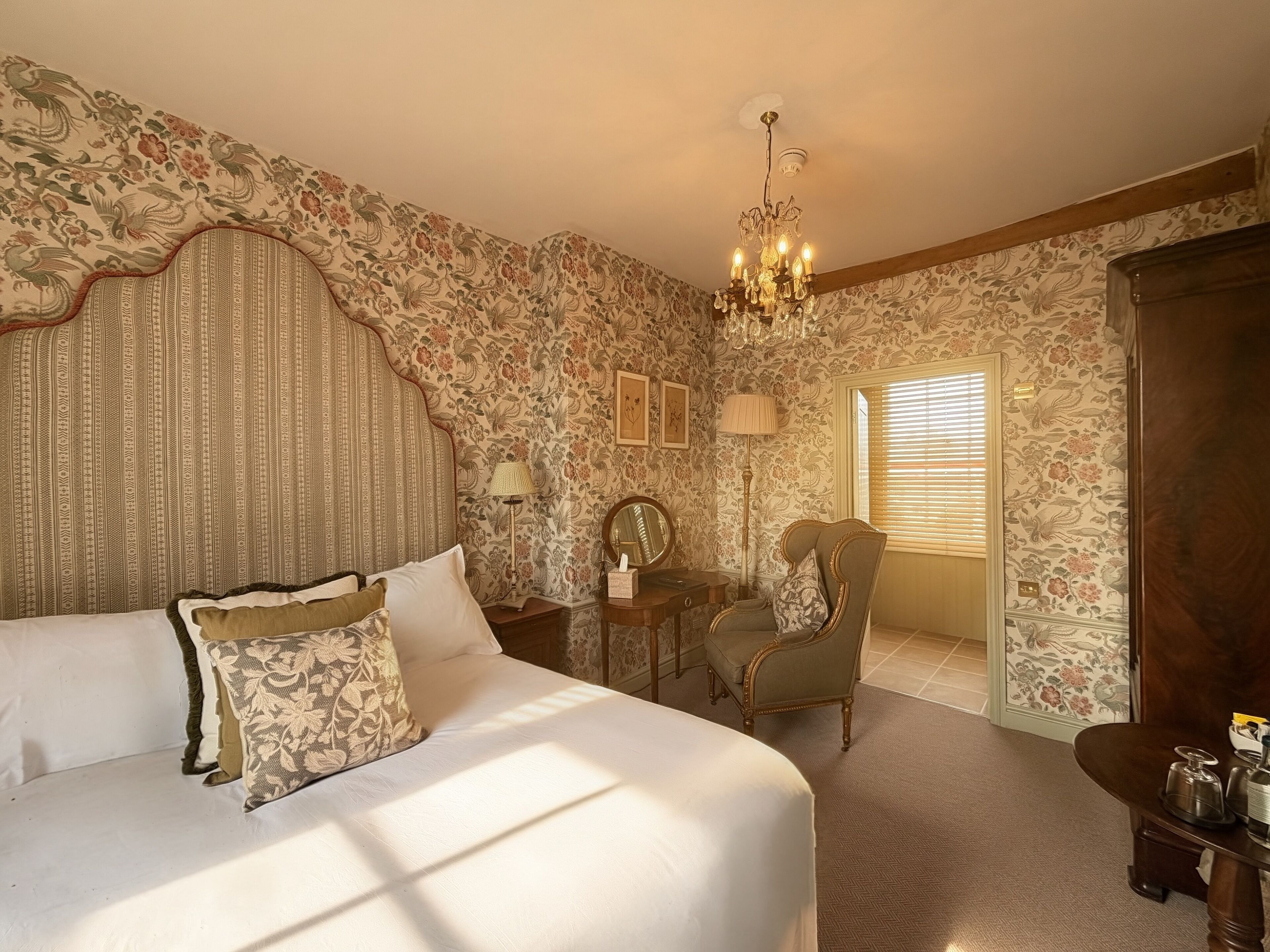 Double Room, 1 King Bed (TERN) | Desk, iron/ironing board, free WiFi, bed sheets