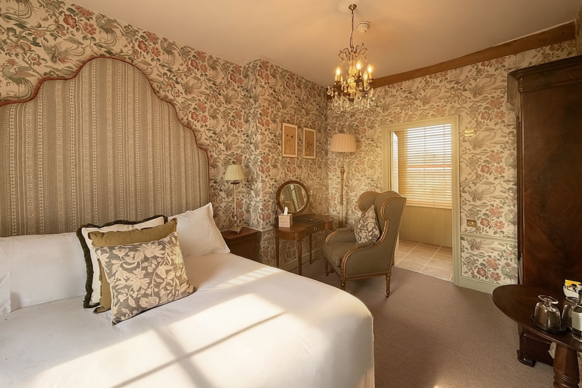 Double Room, 1 King Bed (TERN)