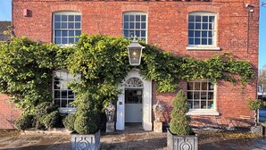 A red brick building with a sign reading 'The Salwey Arms.' - The Salwey Arms (Ludlow)