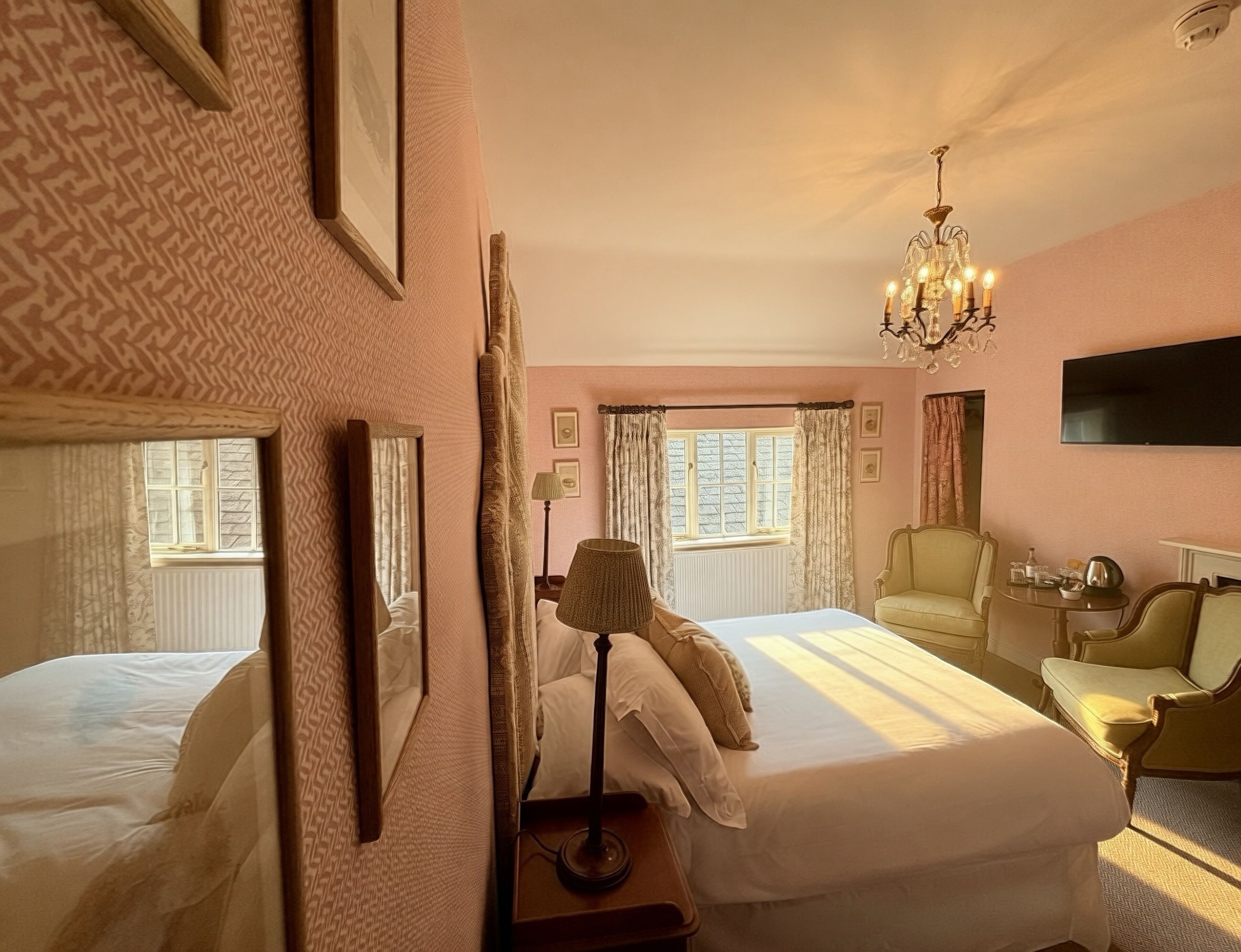 Double Room (SEVERN) | Desk, iron/ironing board, free WiFi, bed sheets