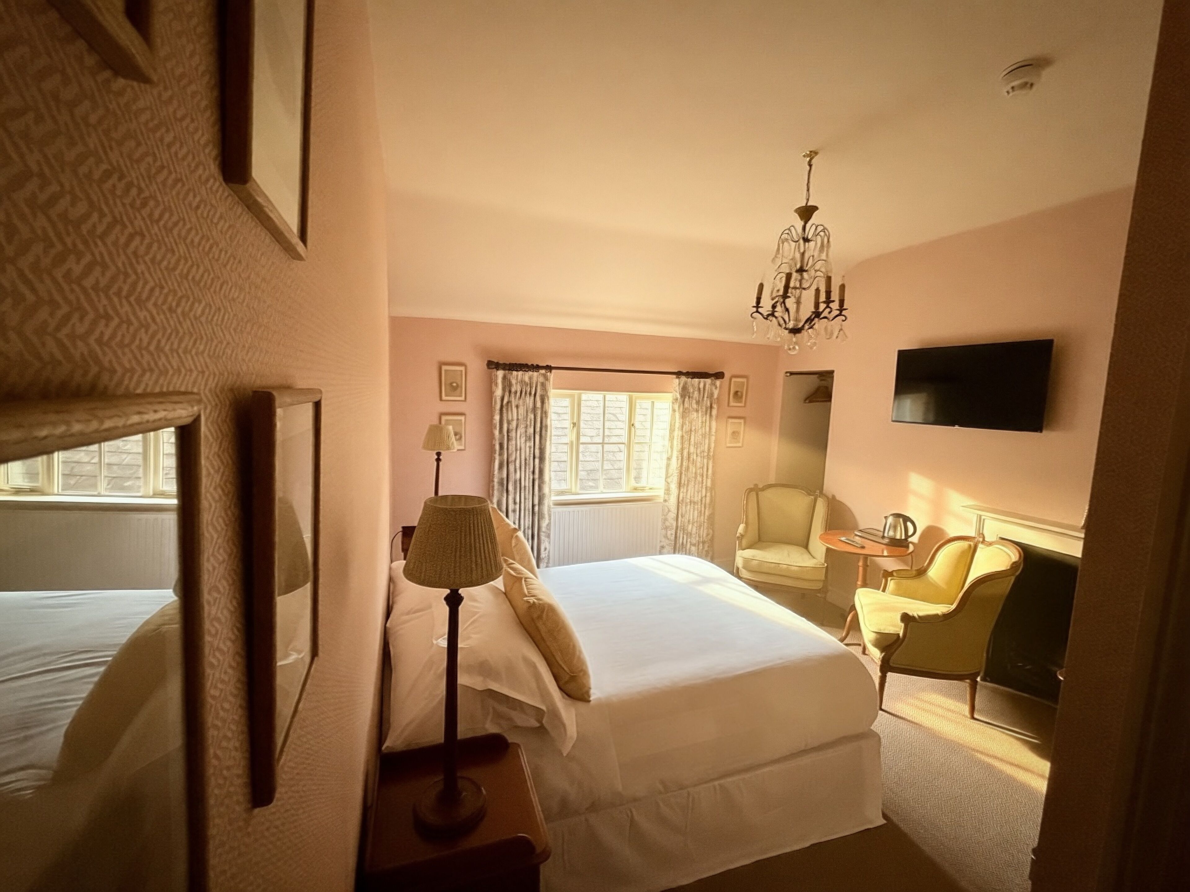 Double Room (SEVERN) | Desk, iron/ironing board, free WiFi, bed sheets