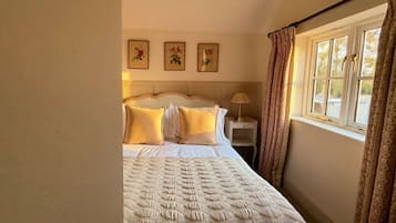 Double Room (ONNY) | Premium bedding, pillow-top beds, desk, laptop workspace