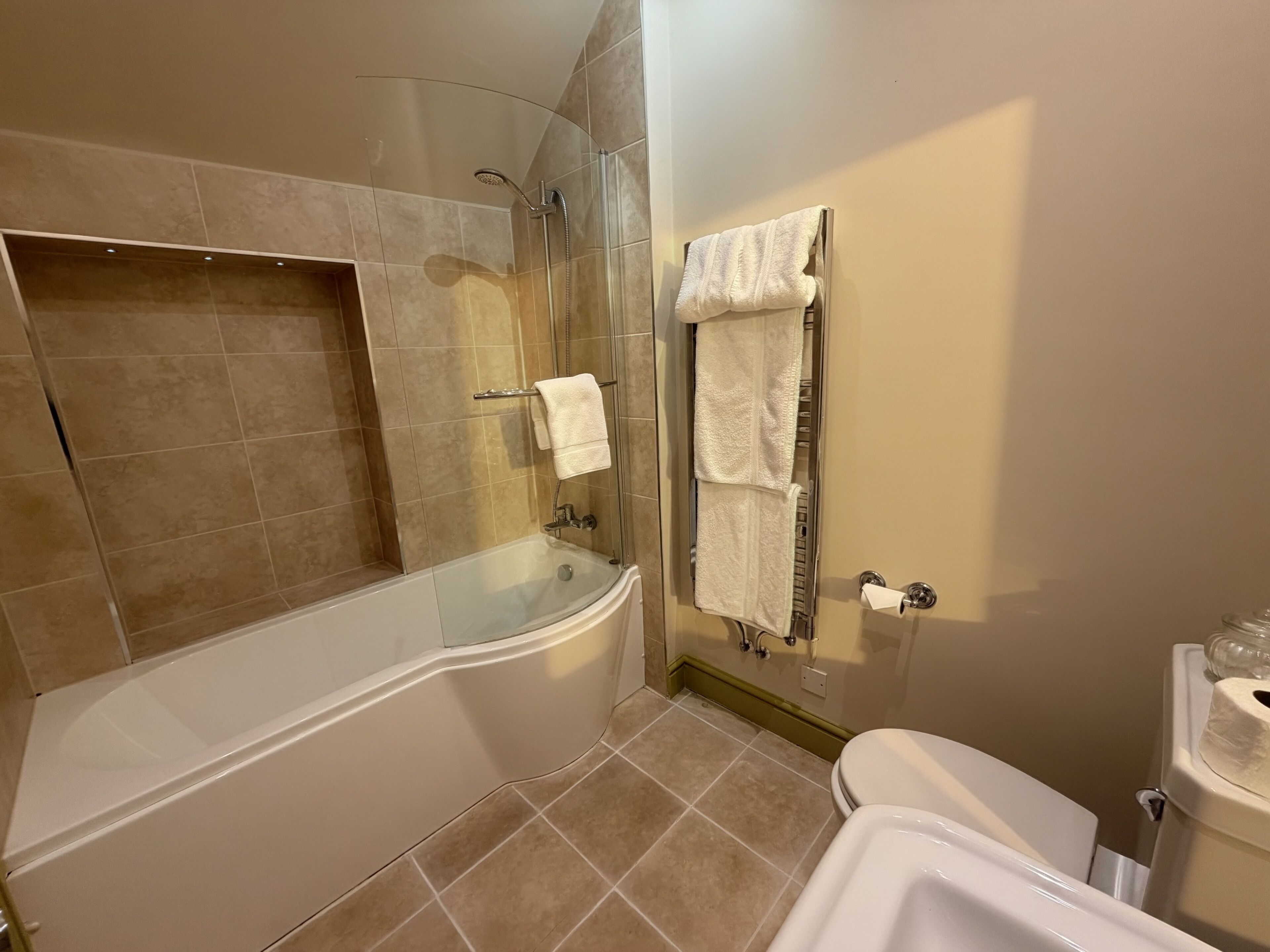 Double Room (ONNY) | Bathroom | Shower, free toiletries, towels