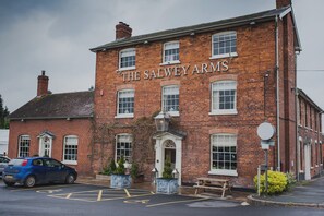 Front of property - The Salwey Arms (Ludlow)