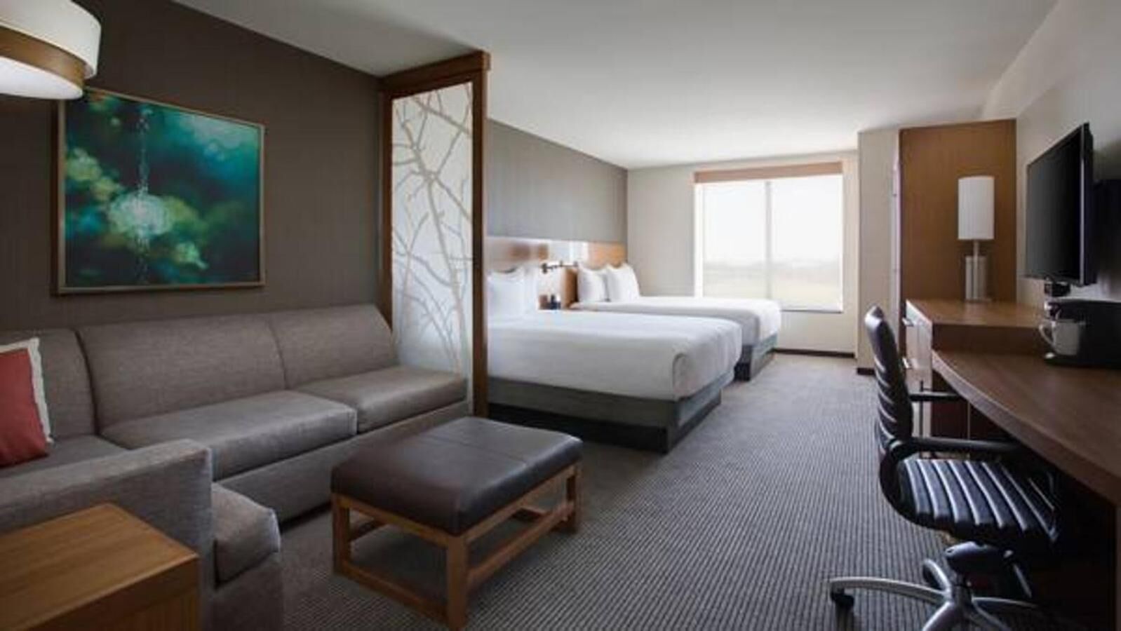 Hypo-allergenic bedding, in-room safe, desk, laptop workspace