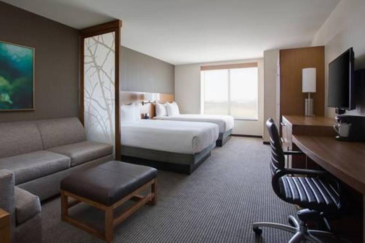 Hypo-allergenic bedding available, in-room safe, desk, laptop workspace