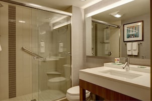 Combined shower/tub, designer toiletries, hair dryer, towels