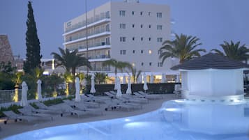 2 outdoor pools, pool umbrellas, pool loungers