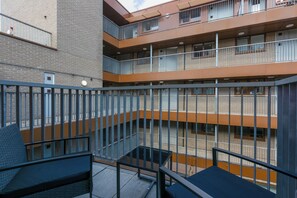 Apartamento Deluxe, 1 habitación, baño privado, vistas a la ciudad | Vistas del balcón