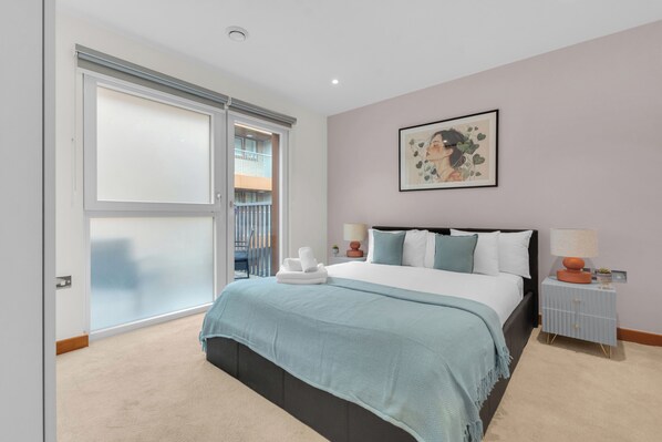 Deluxe Apartment, 1 Bedroom, Private Bathroom, City View