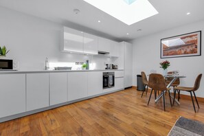 Deluxe Apartment, 1 Bedroom, Private Bathroom, City View | Private kitchen | Fridge, microwave, oven, stovetop - Shoreditch Square Serviced Apartments by MySquare (London)