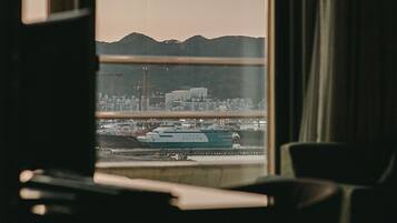 Suite | Blackout drapes, free WiFi