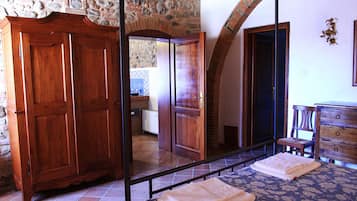 Apartment, 1 Bedroom | Free cribs/infant beds, free WiFi, bed sheets