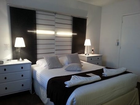 Premium bedding, minibar, in-room safe, soundproofing