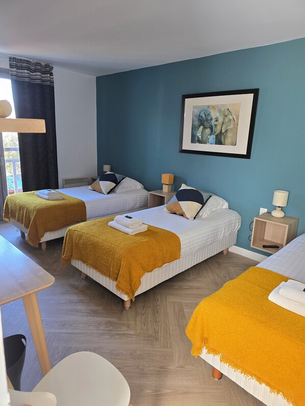 Familien-Suite, 2 Schlafzimmer | Hochwertige Bettwaren, Minibar, Zimmersafe, schallisolierte Zimmer