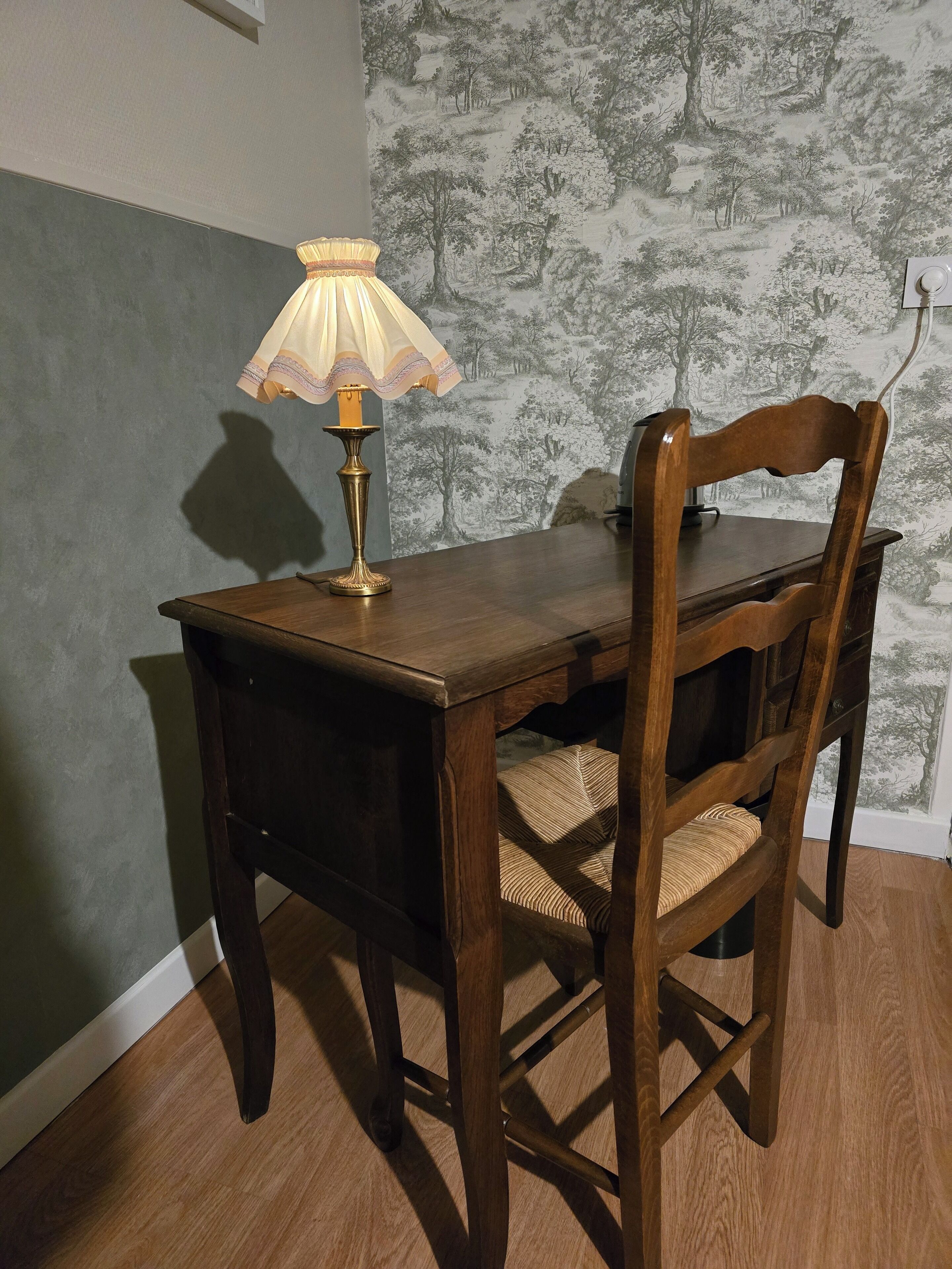 deluxe double room, 1 king bed | living area | flat-screen tv