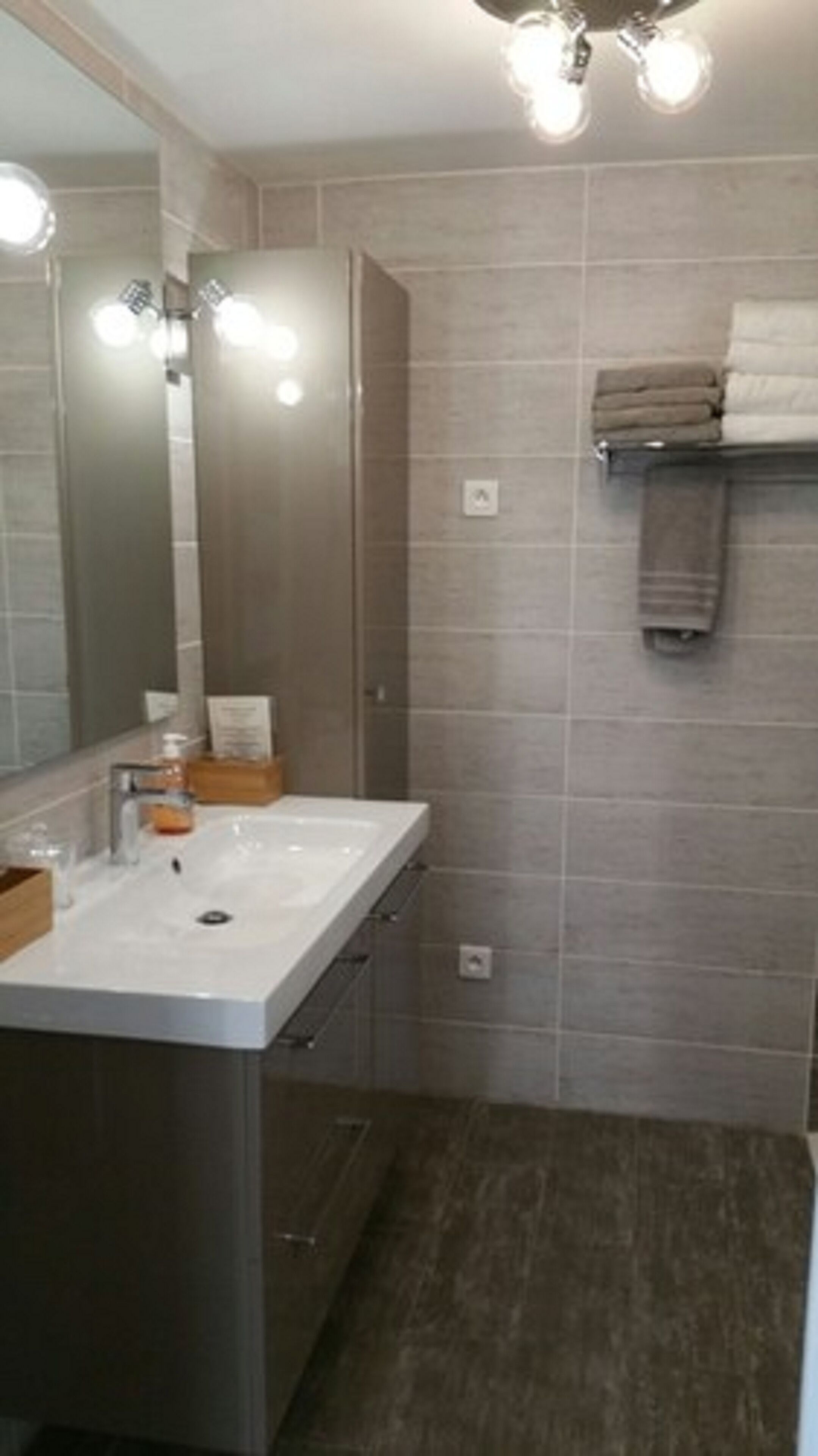 family suite, 2 bedrooms | bathroom | free toiletries, hair dryer, bathrobes, slippers
