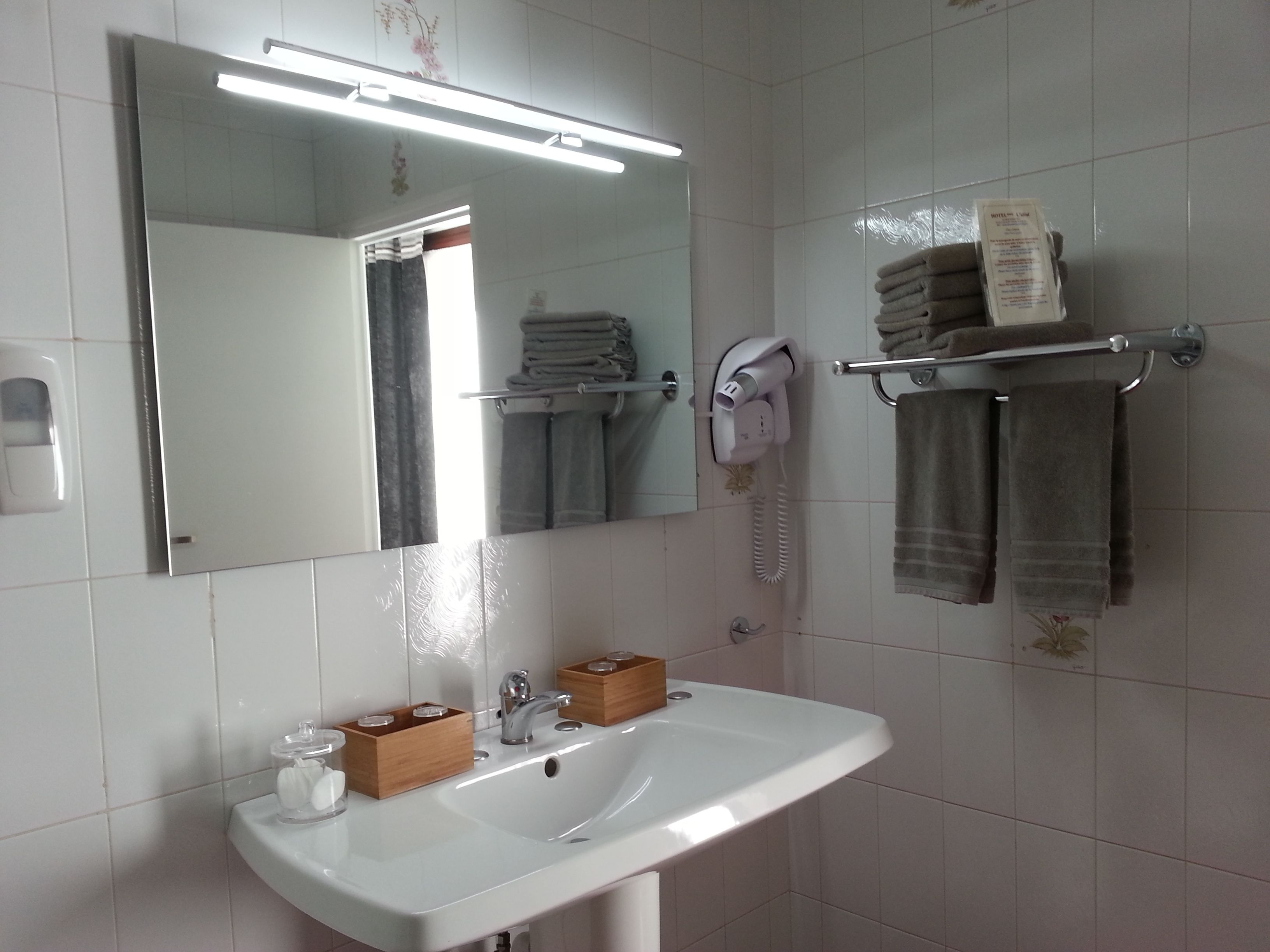 family suite, 2 bedrooms, 5 persons | bathroom | free toiletries, hair dryer, bathrobes, slippers