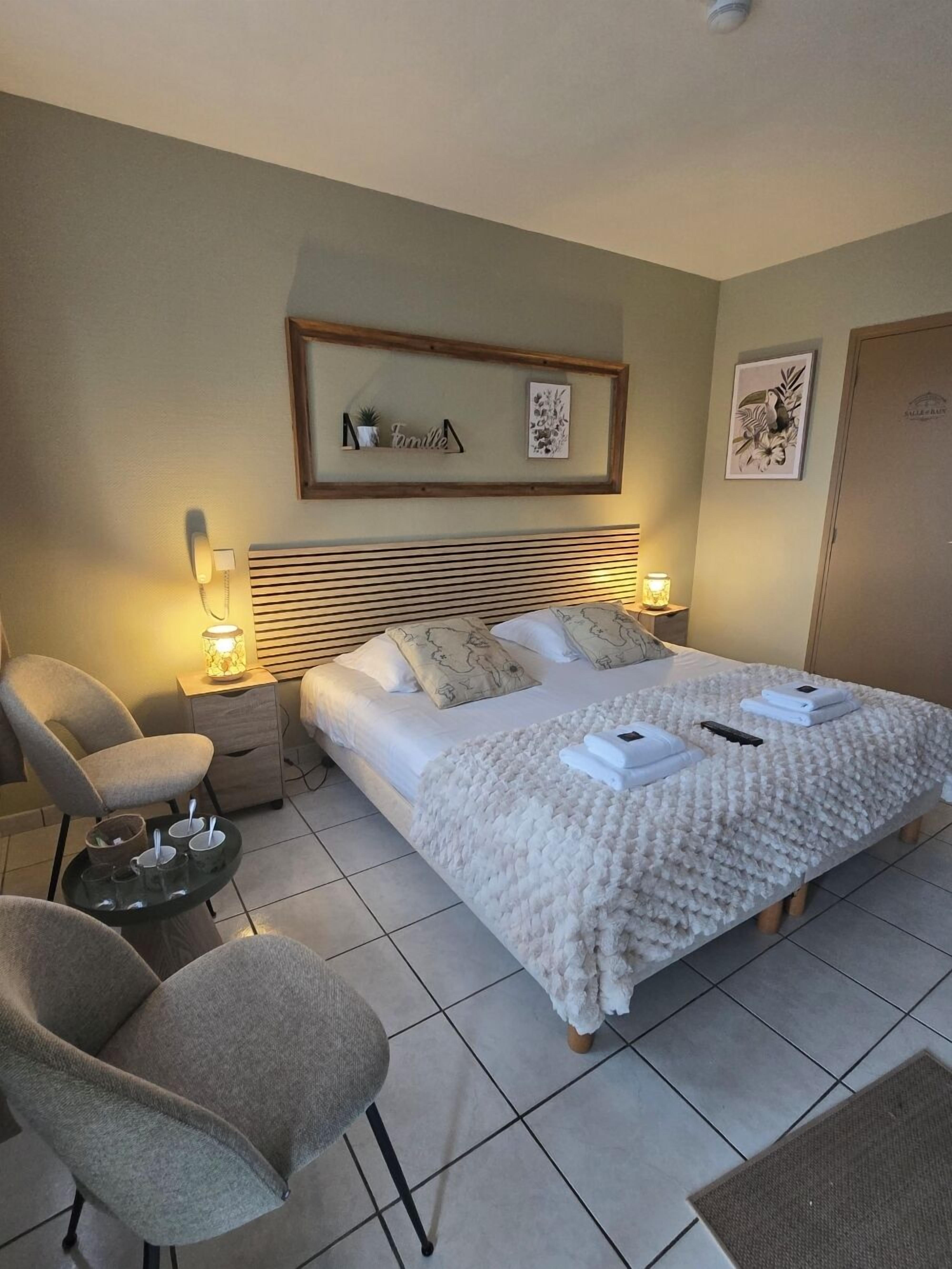 Premium bedding, minibar, in-room safe, soundproofing