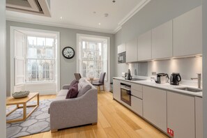 Classic Studio, 1 Bedroom, Castle View - Destiny Scotland - Princes St Residence (Edinburgh)