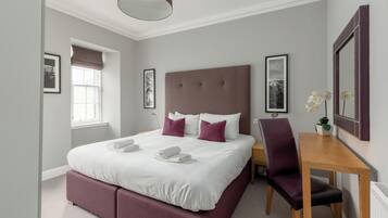 Apartemen Superior, 3 kamar tidur (Castle View) | Seprai premium, brankas, meja kerja, dan setrika/meja setrika