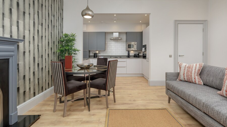 Destiny Scotland - Princes St Residence