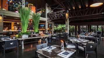 5 restaurants servant le petit déjeuner, le déjeuner et le dßner