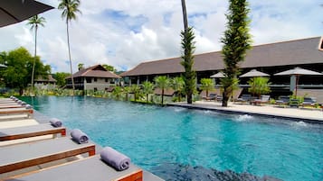 3 piscine all'aperto