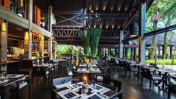 5 ristoranti, aperti a colazione, a pranzo e a cena, cucina thai