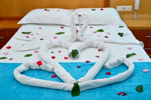 Family Quadruple Room | Minibar, desk, soundproofing, free cribs/infant beds - Side Temple Hotel (Manavgat)