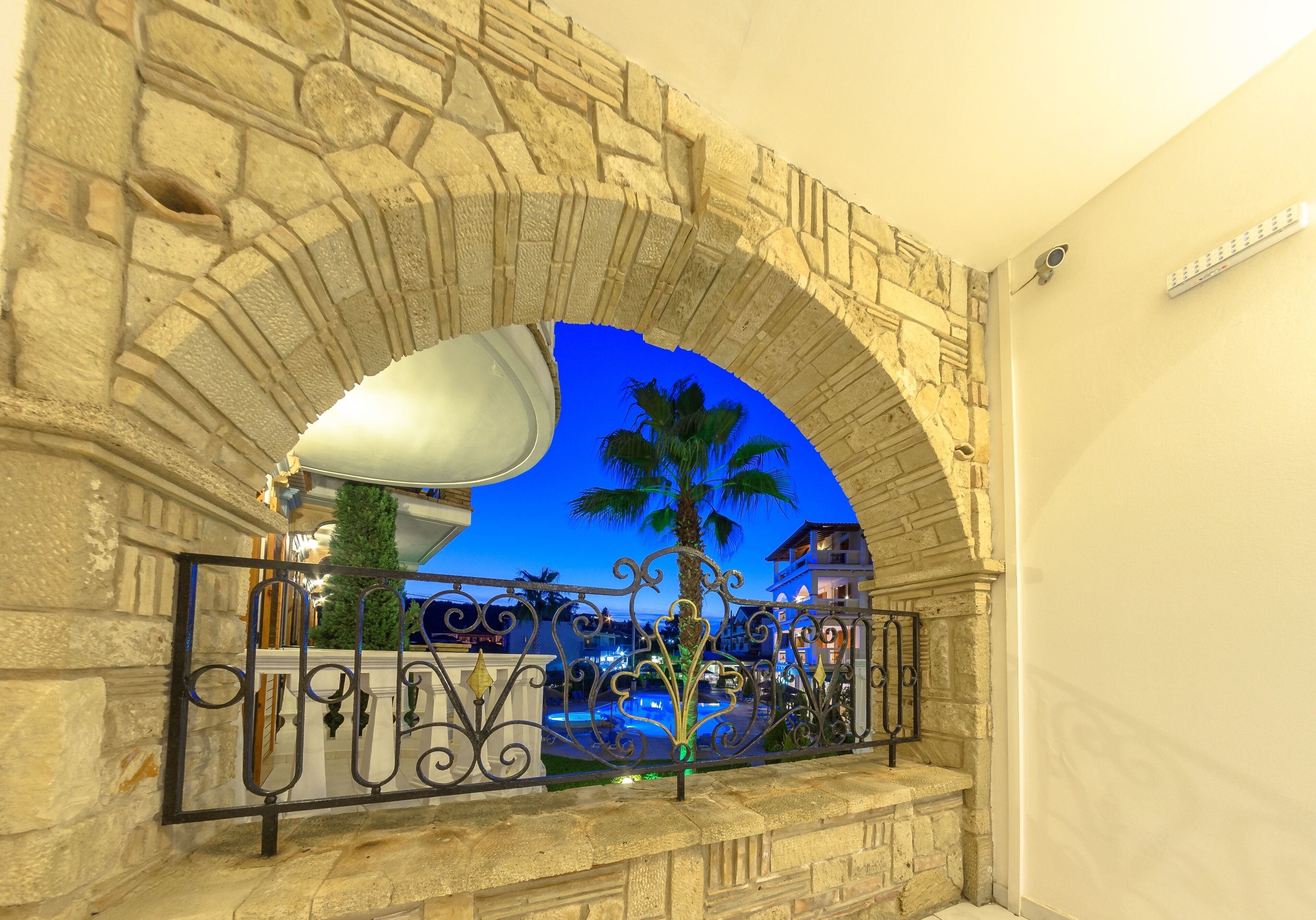 المنشأة من الخارج