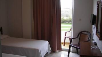 Double Room, 2 Twin Beds | Desk, blackout drapes, rollaway beds, free WiFi