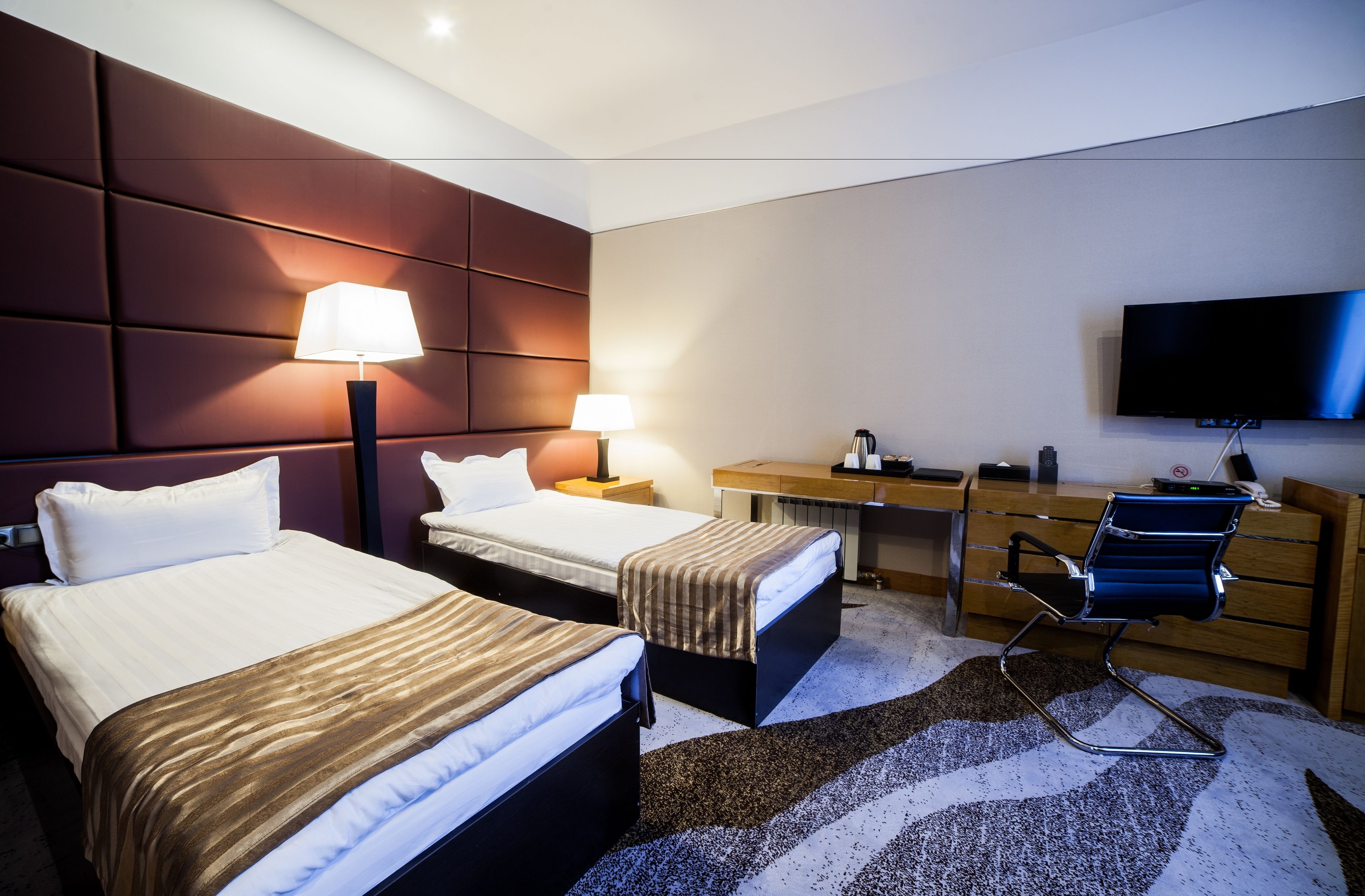 standard twin room | bathroom | shower, free toiletries, hair dryer, bathrobes