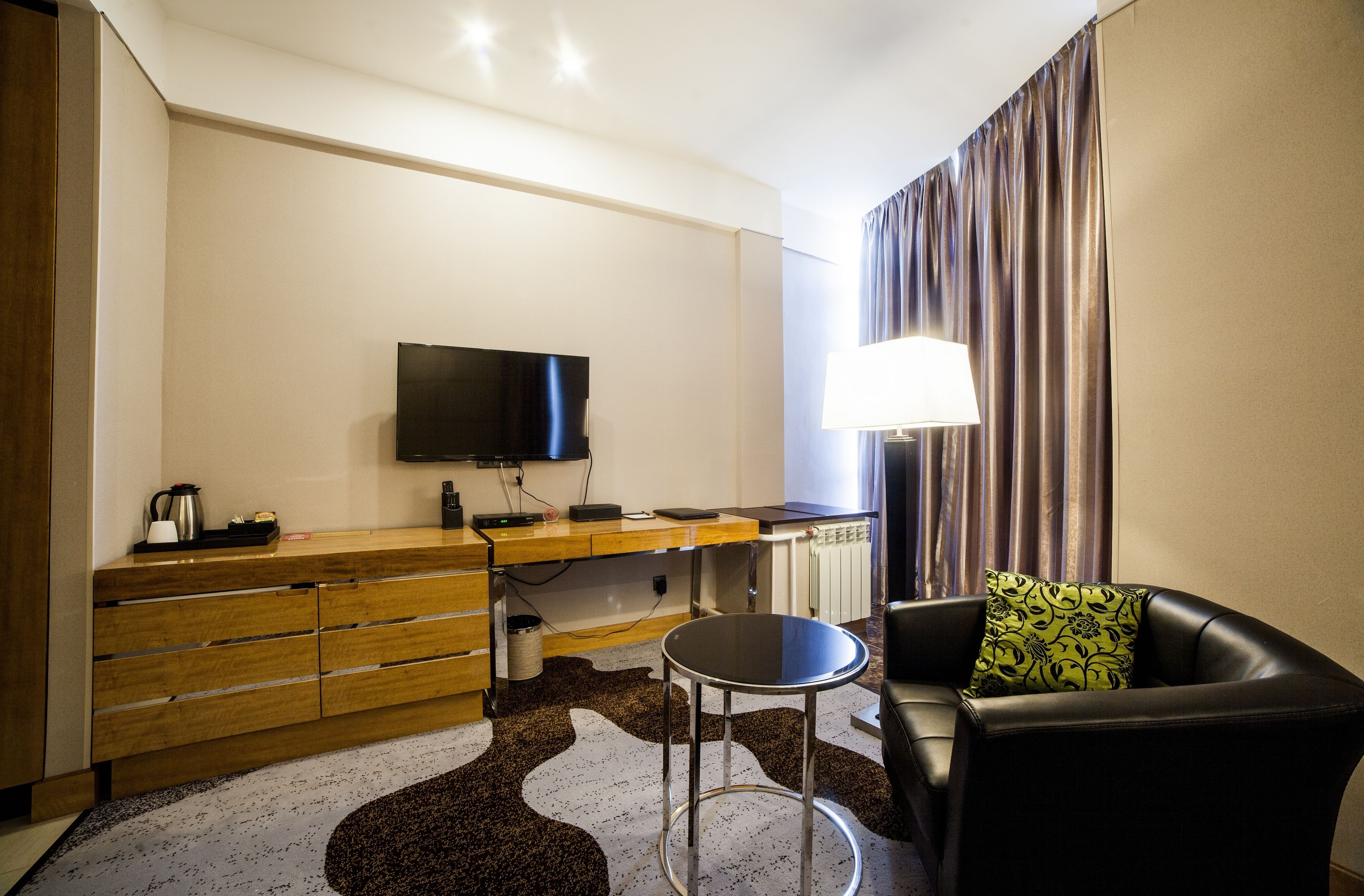 single room | room amenity