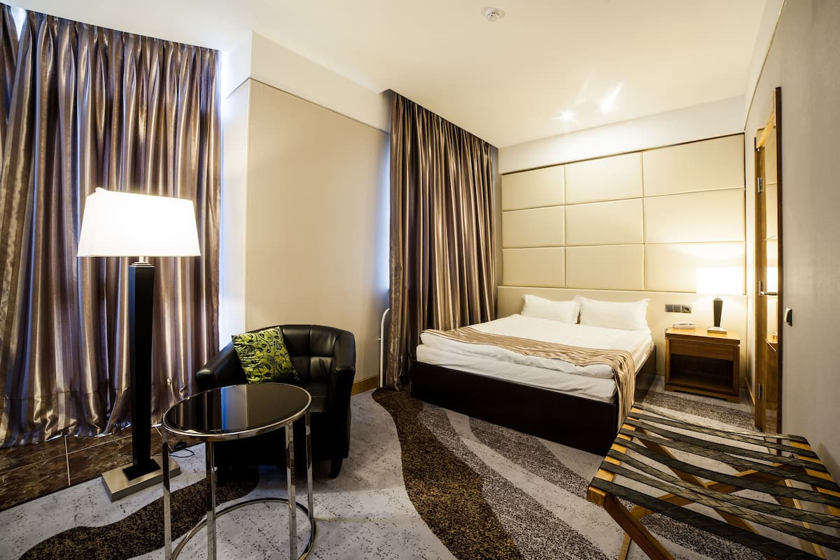 Premium bedding, minibar, in-room safe, desk