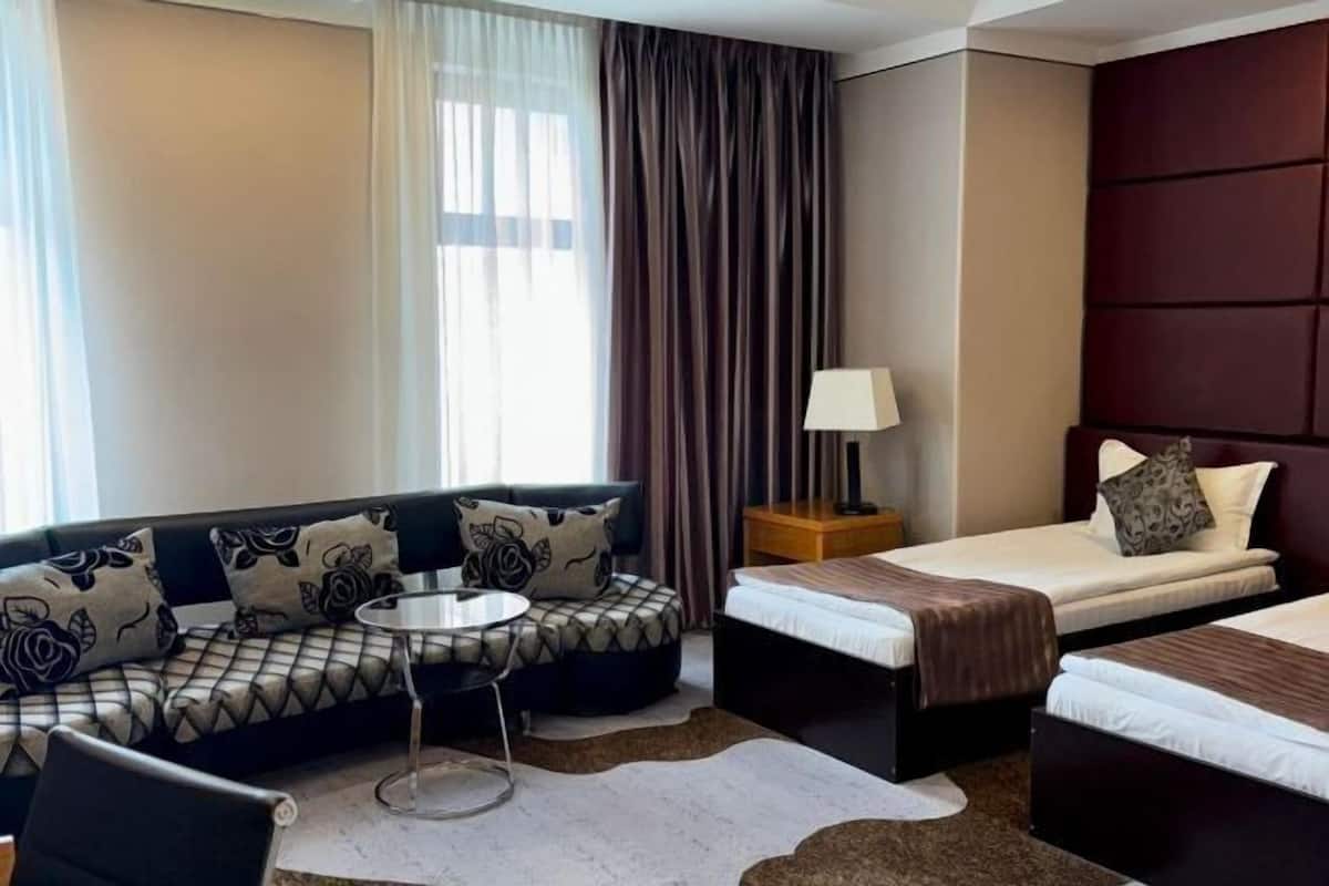 Premium bedding, minibar, in-room safe, desk