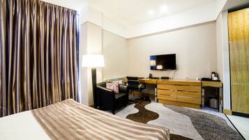 Standard Double Room | Premium bedding, minibar, in-room safe, desk