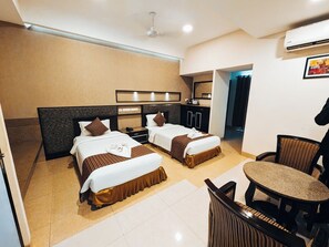 Premium-Zweibettzimmer | Hochwertige Bettwaren, Minibar, Zimmersafe, Schreibtisch