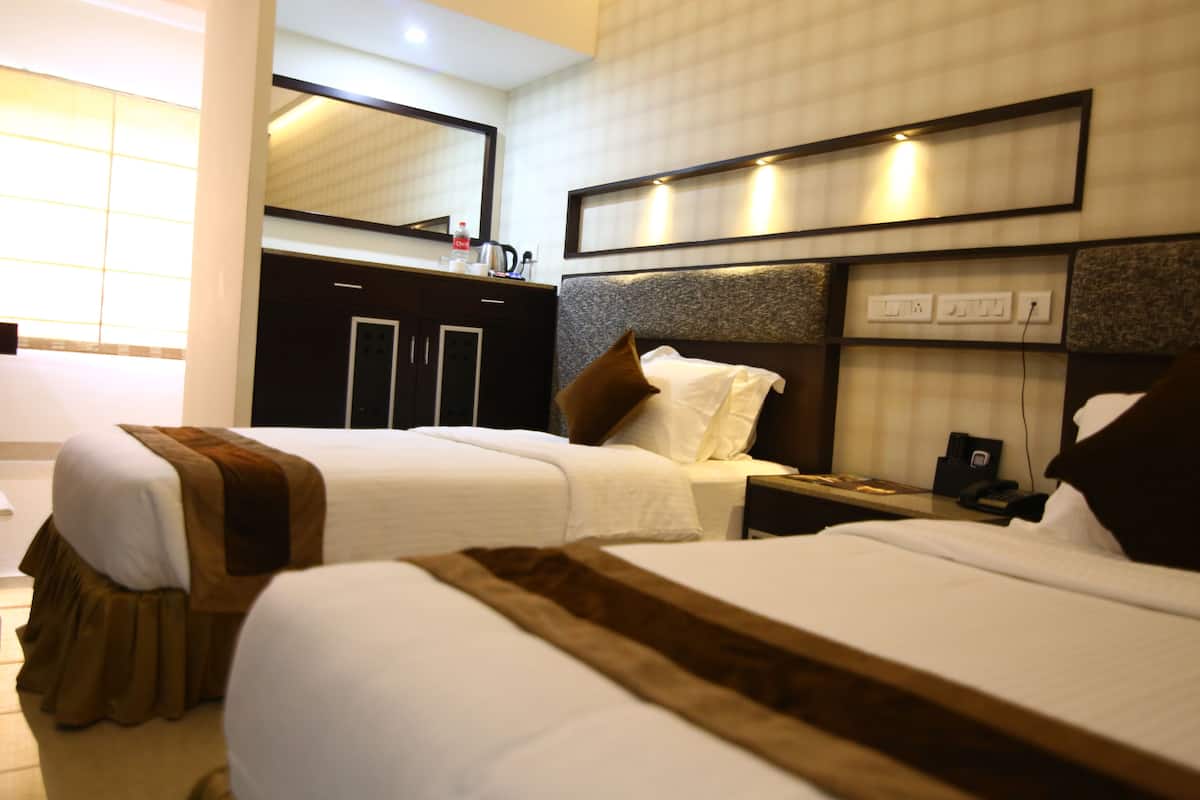 Premium bedding, minibar, in-room safe, desk