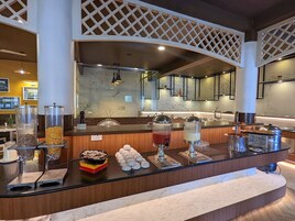 Café da manhã (INR 350 por pessoa)