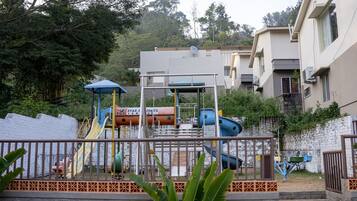 Children’s play area – outdoor