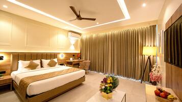 Arabica Room | 1 bedroom, premium bedding, desk, soundproofing